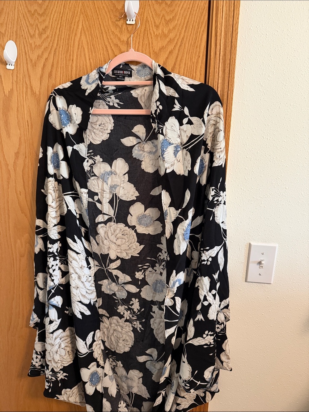 🫶🏼3 for $12!!🫶🏼Fashion Nova Navy Floral Kimono W/ Ivory & Blue Flowers